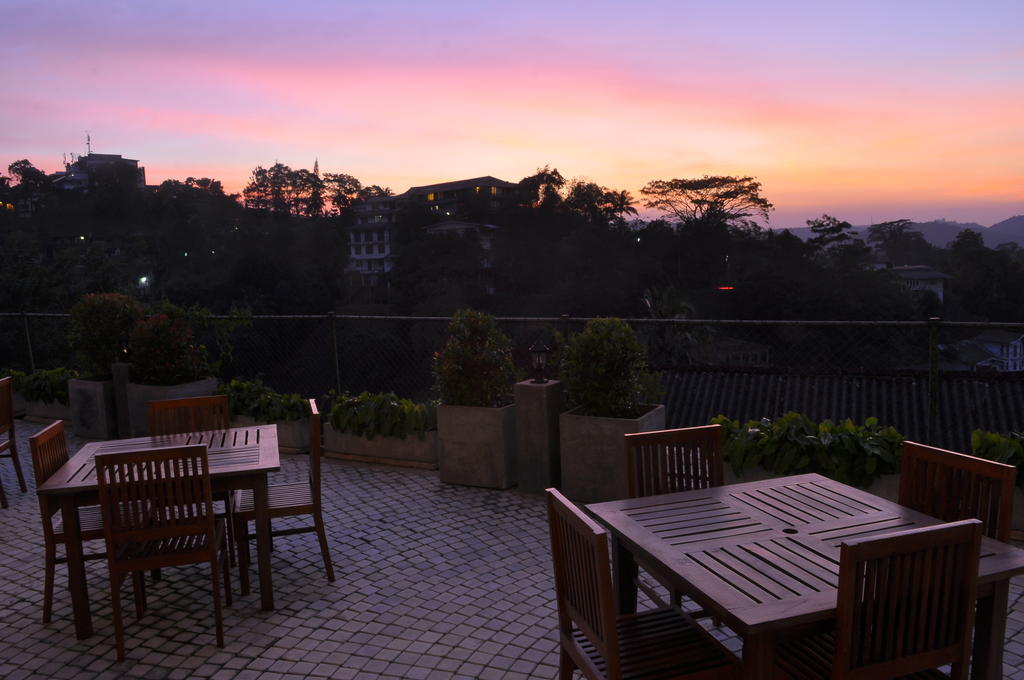 Amaara Sky Hotel Kandy Exterior photo